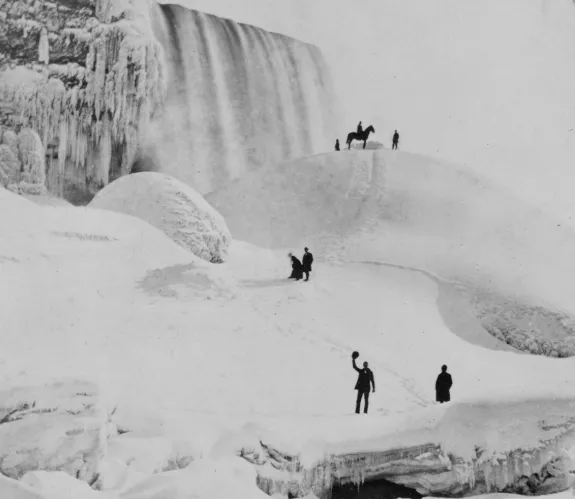 Stunning Vintage Photos Capture Frozen Niagara Falls in Late 19th and Early 20th Centuries _ USStories