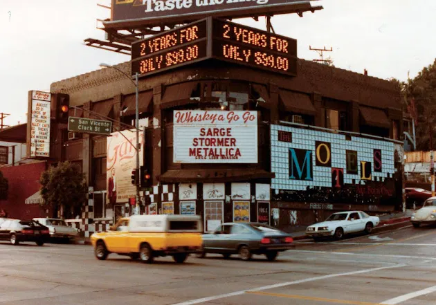 LA’s Most Iconic Music Venue: Vintage Photos Captured Scenes Outside the Whisky a Go Go in the 1960s and 1970s _ USStories
