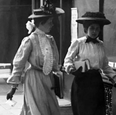 Amazing photos of London street style during Edwardian era, 1905-1908