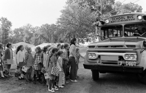 Black and White Photos Show the Life at the School Bus Stop in New Jersey in the Early 1970s _ Nostalgic US Treasures