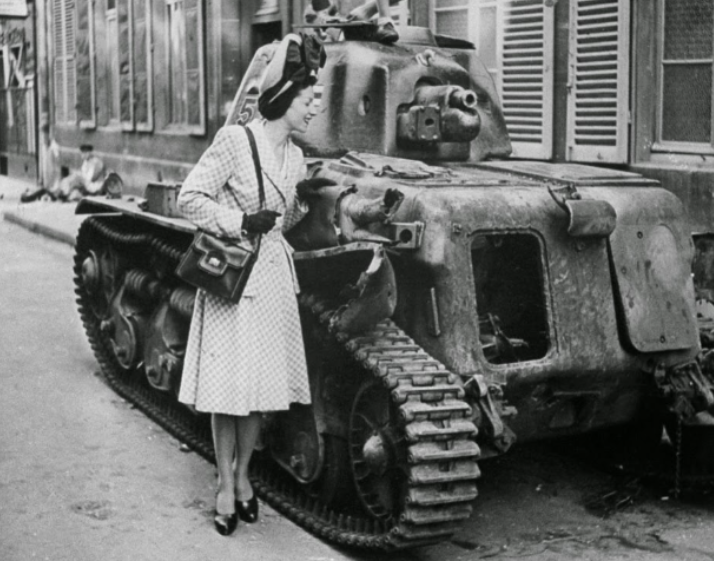 La magnifique mode féminine dans le Paris de l'après-libération, 1944 _ FrOld