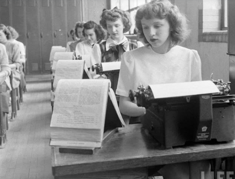 35 Vintage Photographs Capture Scenes of High School Typing Classes From Between the 1950s and 1970s _ Nostalgic US Treasures