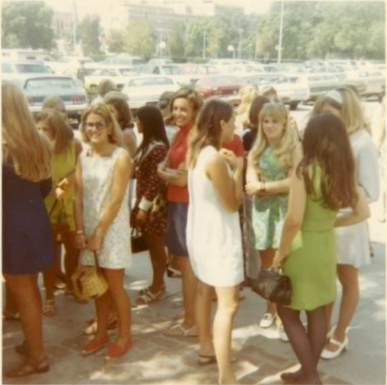 These Cool Snaps Show What Girls Wore to Hang Out in the 1960s _ Nostalgic US Treasures