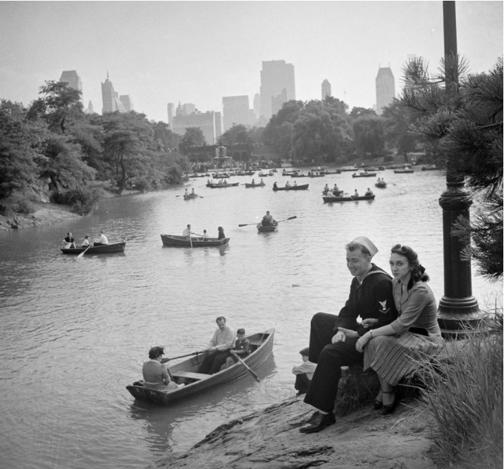 Forgotten photographs of a late summer Sunday in Central Park, 1942 _ Nostalgic US Treasures