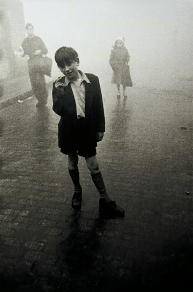 Extraordinary Black and White Photographs of London Taken by Robert Frank in the Early 1950s _ Ye Olde England