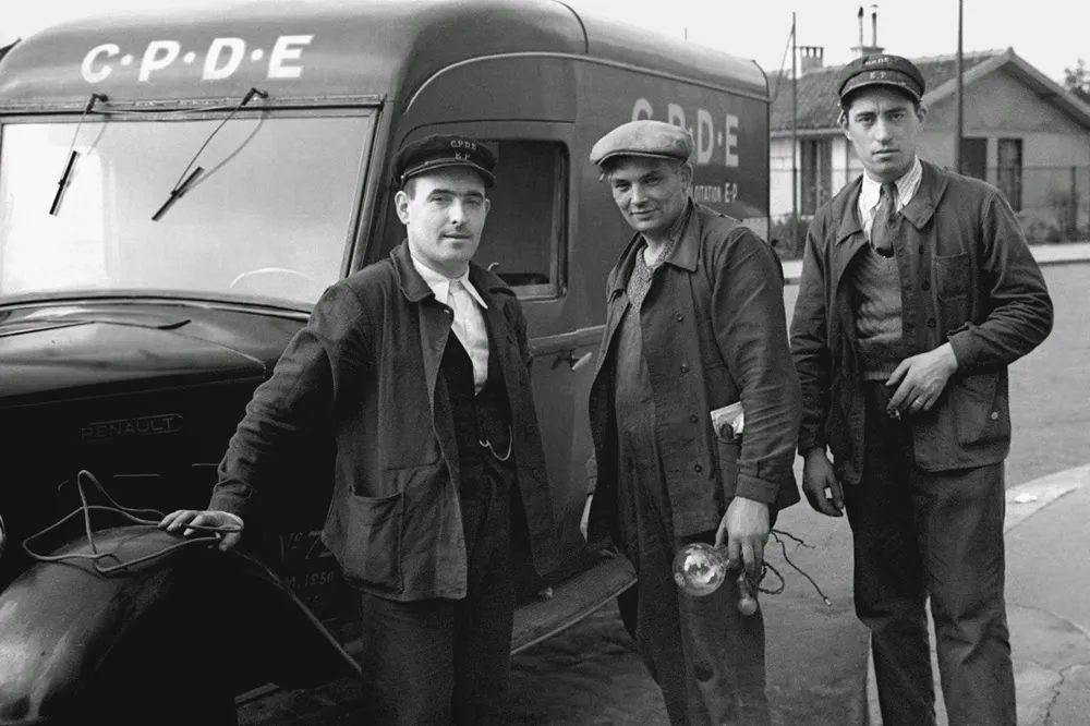 50 Amazing Black and White Photographs of Paris in the 1930s