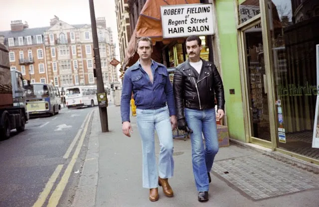 Fascinating Vintage Pictures Showed Street Fashion in London in 1982 _ Ye Olde England