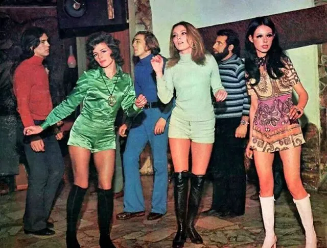 Groovy Sixties: 24 Fabulous Photos Defined the 1960s Women's Fashion