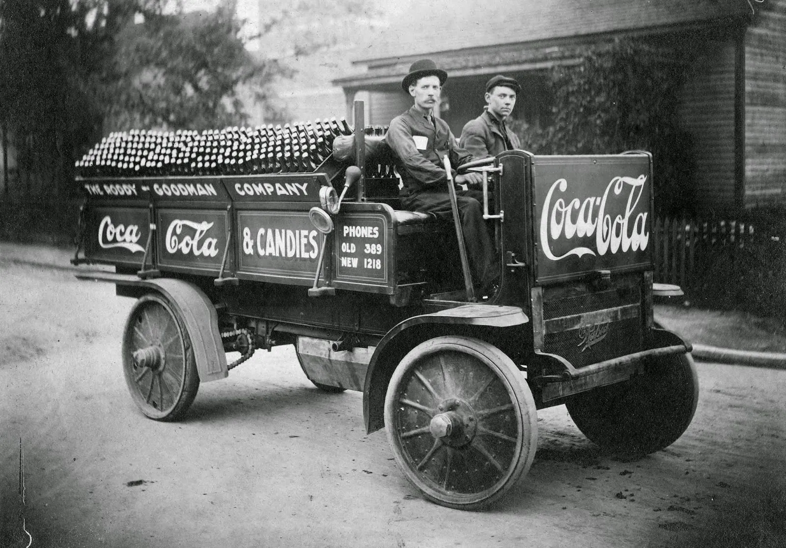 Vintage Photos of Coca-Cola Delivery Trucks From Between the 1900s and 1950s