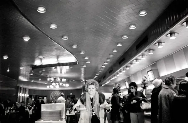 New York Cafeterias From 1975 and 1985 Through Marcia Halperin's Lens _ US Retro Rendezvous