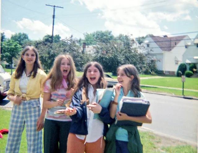 36 Found Snaps That Defined the 70's Fashion Styles of Teenage Girls