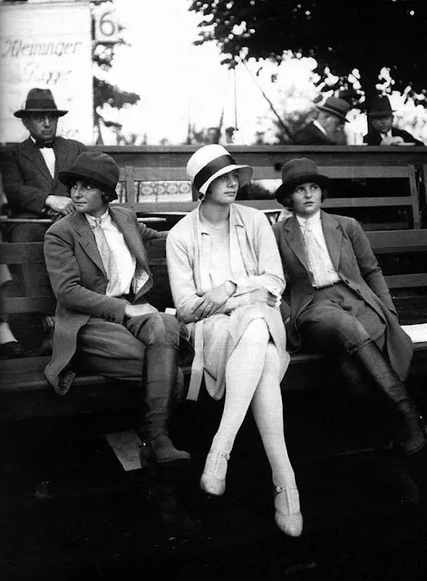 50 Fabulous Vintage Photos That Show Women’s Street Style From the 1920s