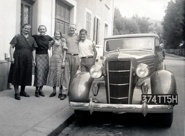 30 Amazing Photos Capture People Posing With Dodge Automobiles From Between the 1920s and ’50s