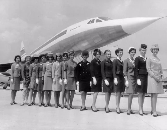 25 Remarkable Black and White Photographs Capture Air Travel in Its Glory From Between the 1930s and 1970s _ Ye Olde England