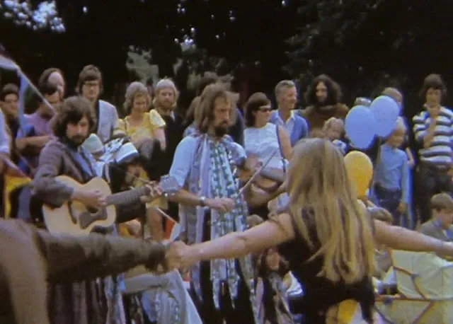 35 Amazing Photos That Show What Hippie Britain Was Really Like _ Ye Olde England