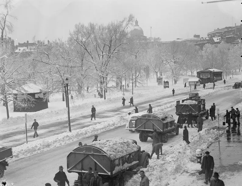 50 Incredible Photos Show Severe Winter in Boston in the 1920s and ’30s _ Nostalgic US