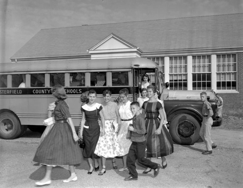 30 Images Depicting the Appearance of School Buses During the 1950s and 1960s