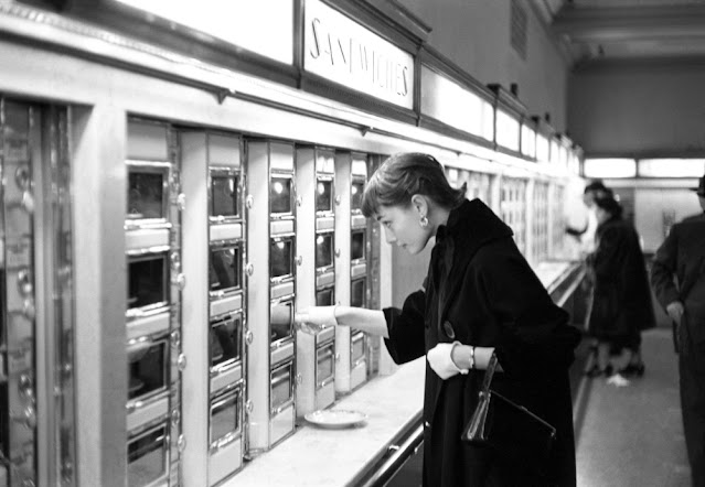 Incredible Vintage Photos of Automats in New York City During the 1940s and 1950s.