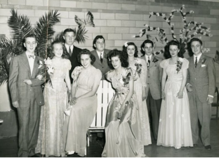 40 Vintage Photos Show What Prom Styles Looked Like in the 1940s