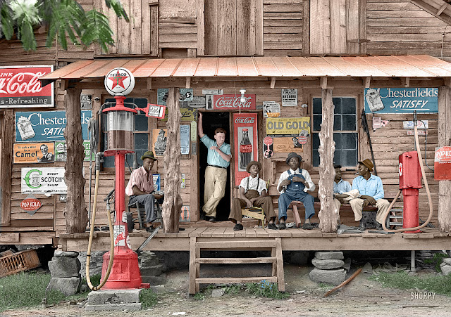 Incredible Pictures of a Country Store on Dirt Road in North Carolina, 1939; And Surprise That It Is Still Standing More Than 70 Years Later!