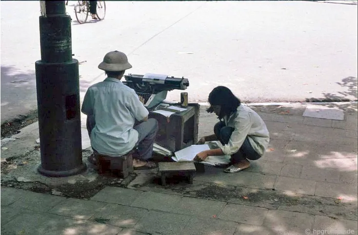 Những nghề lạ trên đường phố Hà Nội đầu thập niên 1990_KNSG