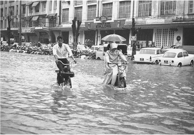 Những hình ảnh đường phố Sài Gòn ngập nước trước 1975 _TYSG