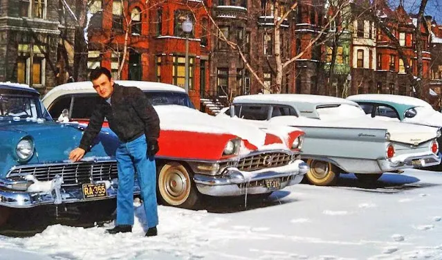 30 Vintage-Fotos von Autos im Winter der 1950er und 1960er Jahre