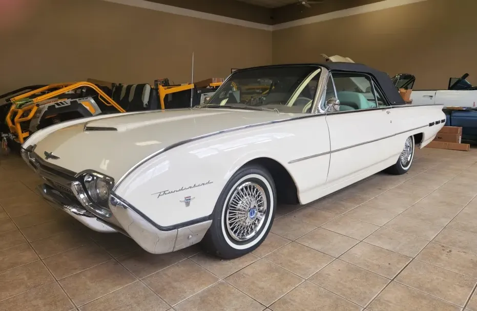 1962 Ford Thunderbird
