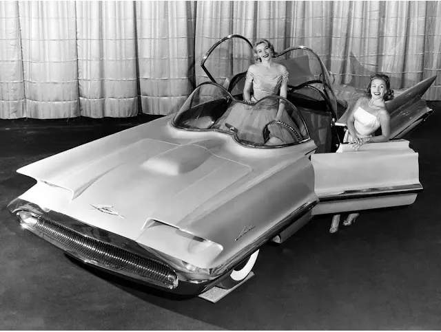 Concept car Lincoln Futura del 1955, l'auto che solo Batman aveva