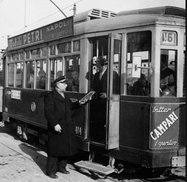 Affascinanti foto vintage in bianco e nero di Napoli negli anni '50 Affascinanti foto vintage in bianco e nero di Napoli negli anni '50