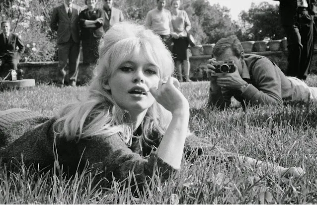 Fotografie candide in bianco e nero di celebrità negli anni '50 e '60