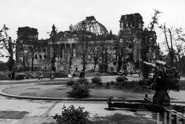 Zerschmetterte Stadt- Alte Fotos von Berlins Zerstörung und Wiederaufbau nach dem Zweiten Weltkrieg