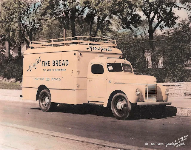 30 Vintage Photos of Bakery and Bread Trucks From Between the 1930s and 1950s