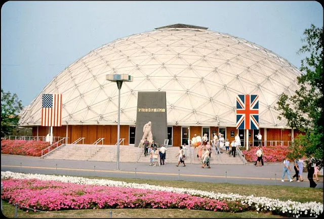 The 1964 New York World's Fair Through Found Color Photos