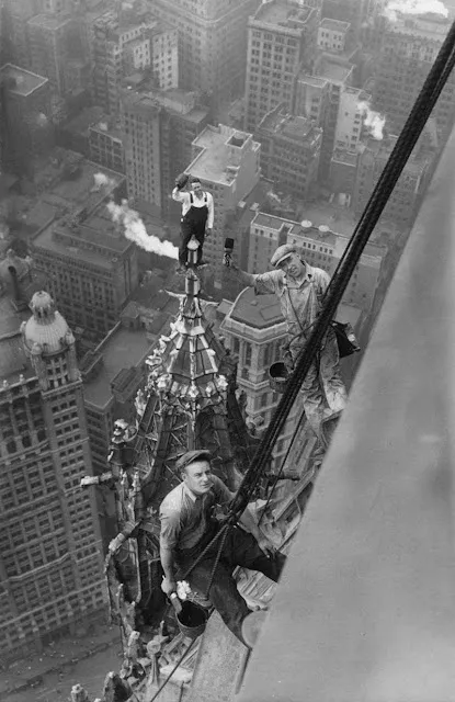 25 Amazing Vintage Photographs That Show People Who Weren't Afraid of Heights