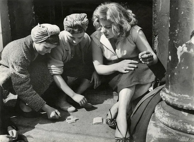 40 Stunning Photos Capture Working-Class Life on the Streets of the U.K.