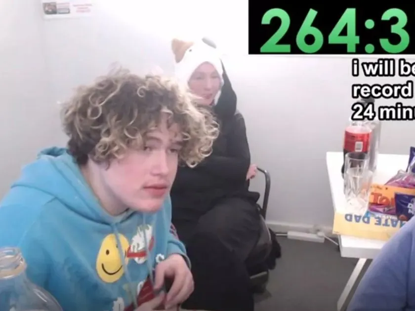Teen YouTuber Defies Expert's 'Fatal' Warning, Breaks Record by Staying Awake for 12 Days.H