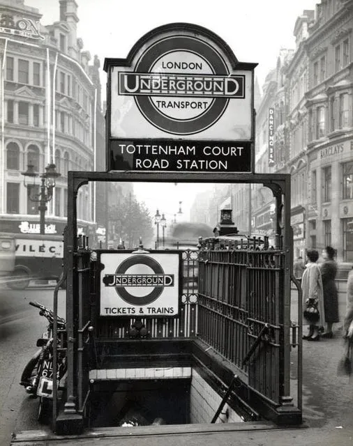 "Step Back in Time: Discover 36 Fascinating Photos of London's Tube Riders from the 1960s to 1980s".H