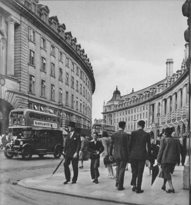 Stunning black and white photographs capturing life in London in the 1950s.H