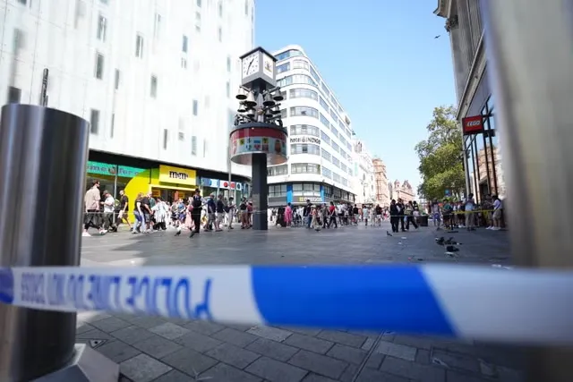 Leicester Square Horror: Brave Security Guard Disarms Knife-Wielding Attacker After 11-Year-Old Girl and Woman Are Stabbed.H