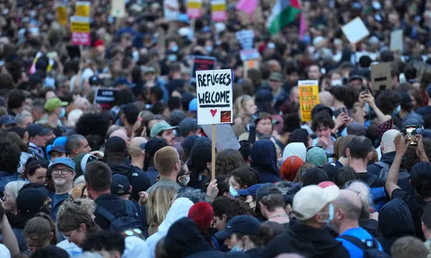 “Riots in the UK: Is Political Apathy Behind Our Divided Communities?”_L