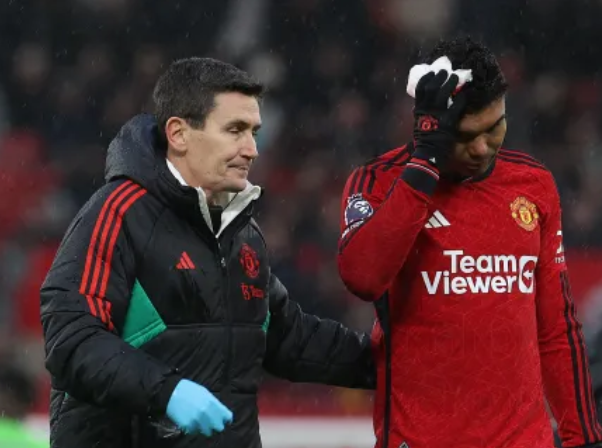 Man Utd star Casemiro forced to leave pitch with blood pouring from head