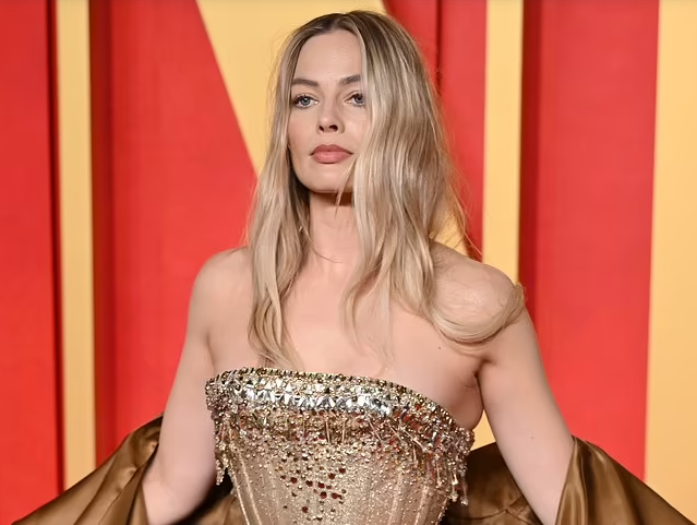 Margot Robbie's Oscar statue look! Barbie star looks uncomfortable as she poses in stiff corset at Vanity Fair Oscar Party