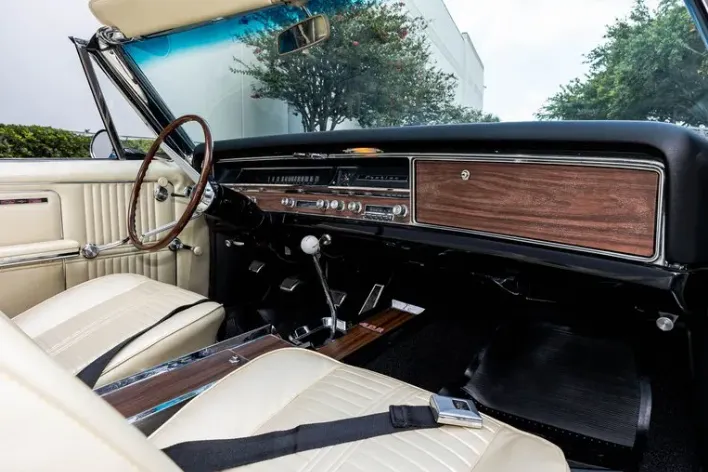 1967-Pontiac-Catalina:-A-Rolling-Tribute-to-Timeless-Elegance