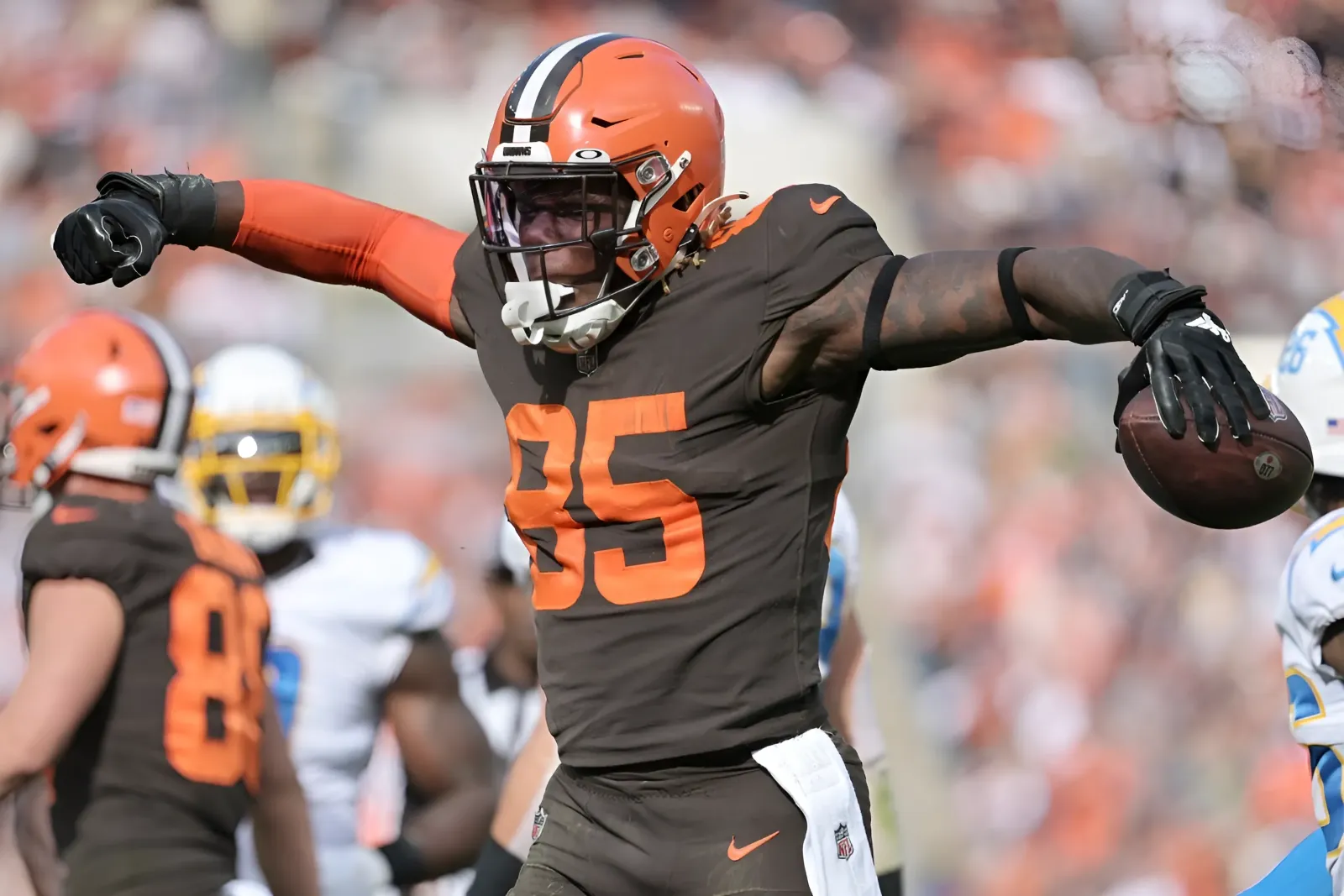 Browns Standout David Njoku Delivers Message to Cowboys Ahead of Opener