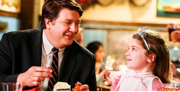 Young Sheldon Set Video Shows Emotional Aftermath Of George’s Final Scene During Season 7 Filming