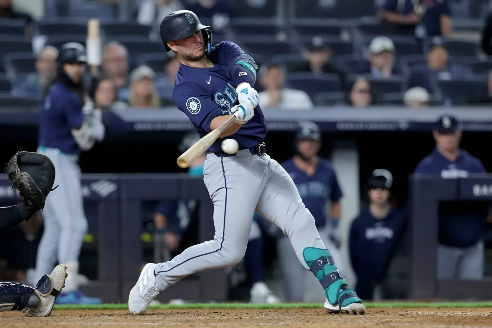 Mariners break through vs. Clay Holmes, stun Yankees