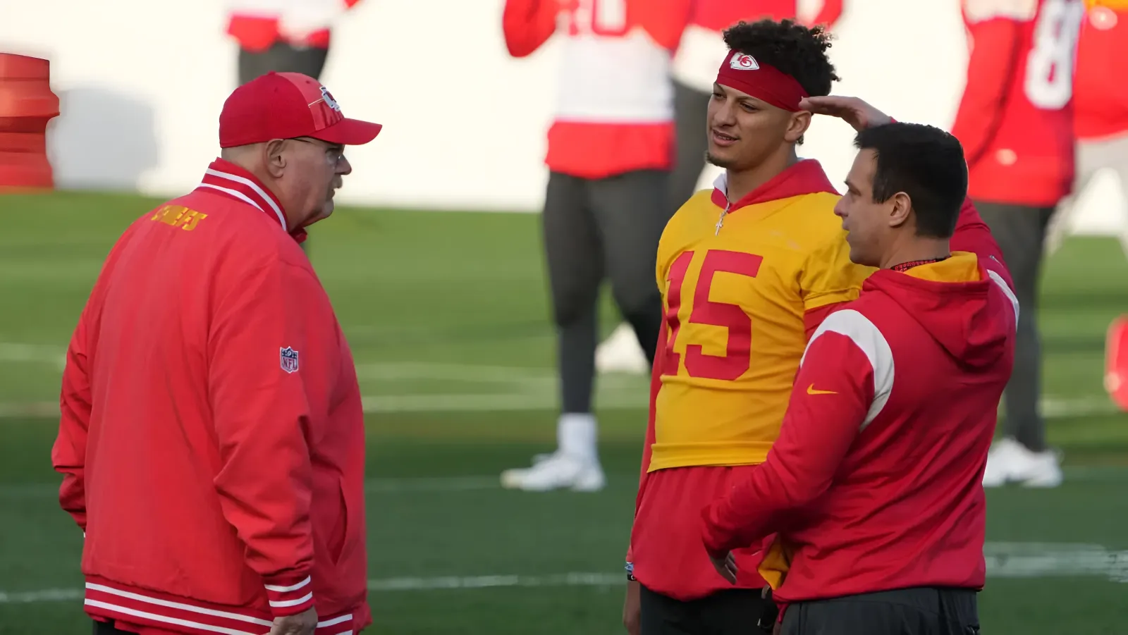 Chiefs QB Patrick Mahomes makes sure to keep the competitiveness up at OTAs