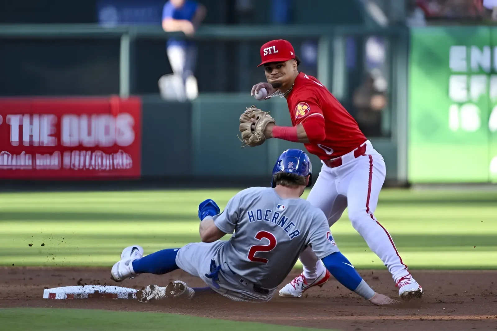 Cards hold off Cubs in NL Central showdown