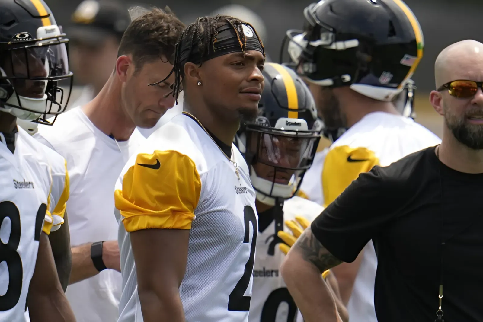 Steelers’ Justin Fields shuts down wild rumor sparked by Jaylen Warren